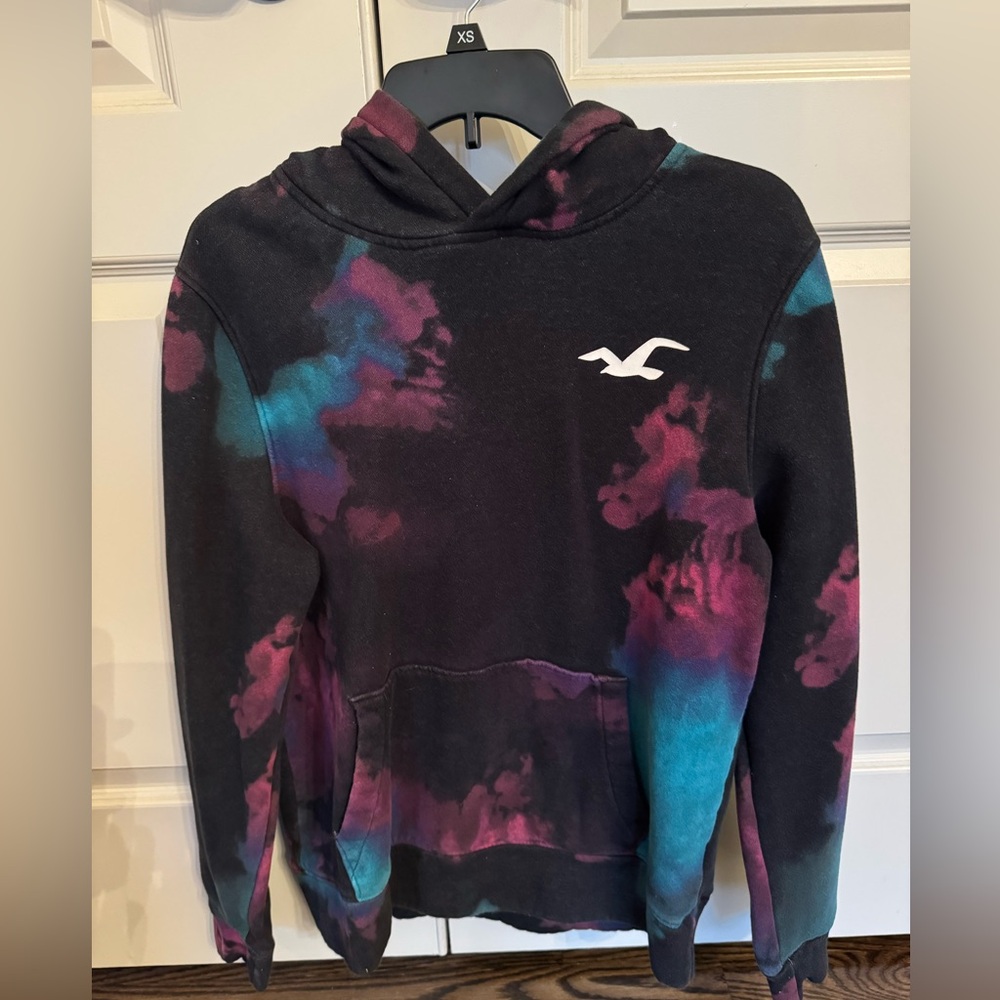 Hollister pullover hoodie, medium
